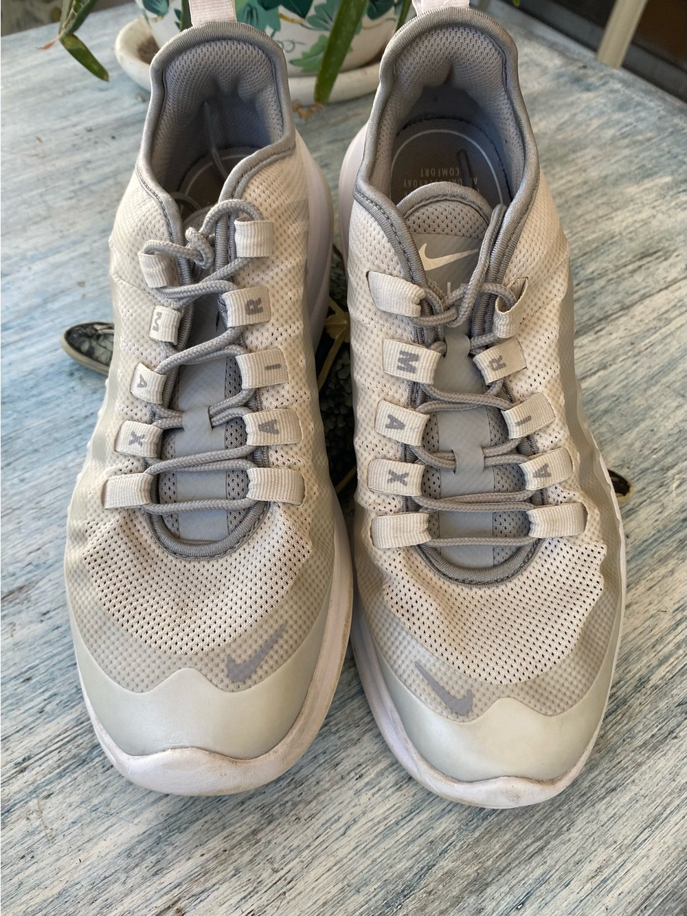 Nike Air Max Axis White and Gray Running Shoes Sneakers Athletic Size 8.5